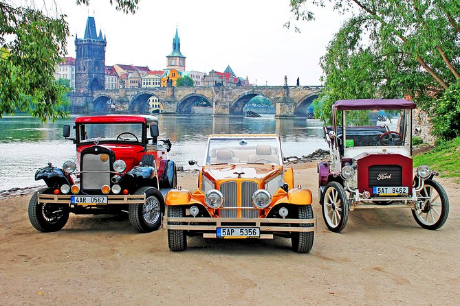 1,5 hour oldtimer convertible Prague sightseeing tour - Why this vintage car tour works as a first look at Prague