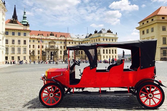 1,5 hour oldtimer convertible Prague sightseeing tour - Wenceslas Square and the National Museum
