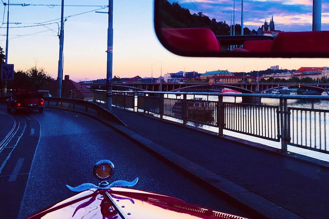 1,5 hour oldtimer convertible Prague sightseeing tour - The Jewish Quarter and the Old New Synagogue