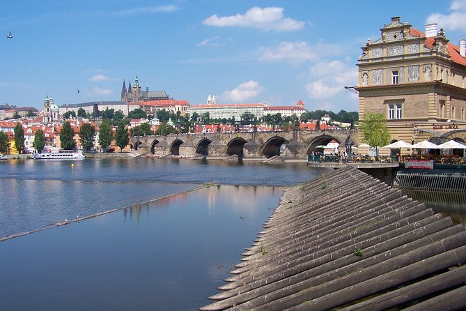 1 hour Prague Panoramic Vltava River sightseeing Cruise - Food and drinks on a 55-minute ride