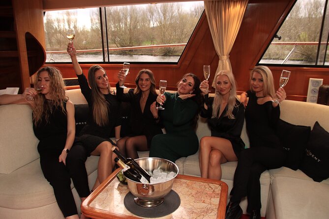 3-hour private cruise in Prague for 10 people - The Dancing House, also called Ginger and Fred
