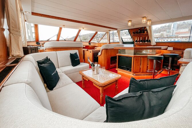 3-hour private cruise in Prague for 10 people - Charles Bridge from below
