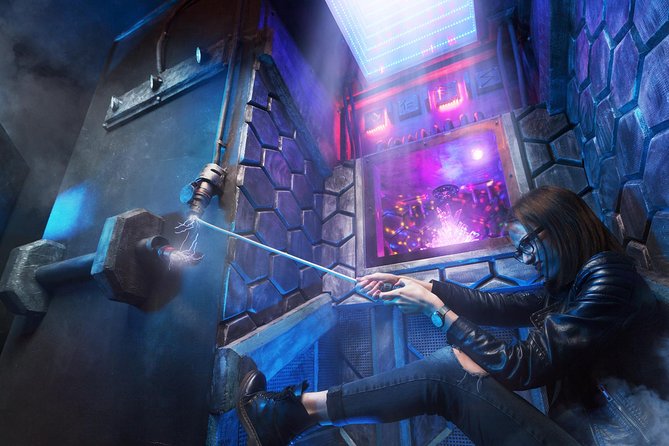 Apocalypse Zombie 2213 Escape Game in Prague - Your mission: recover the vaccine before self-destruction