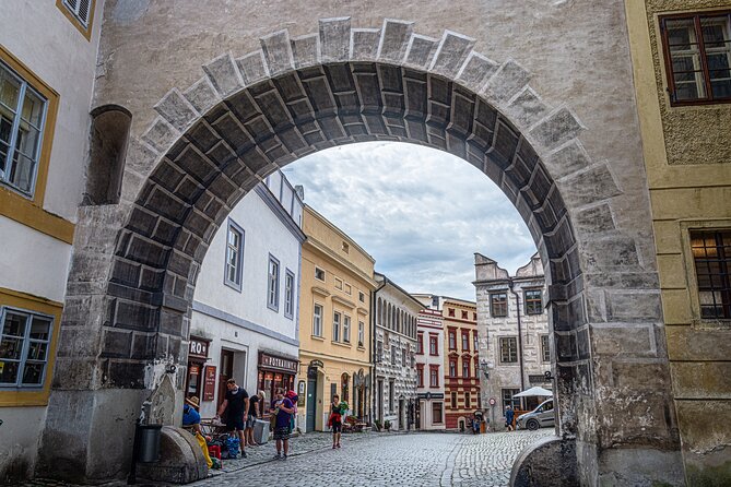Best of Cesky Krumlov Old Town and Castle Exteriors - Reading the old town through its buildings