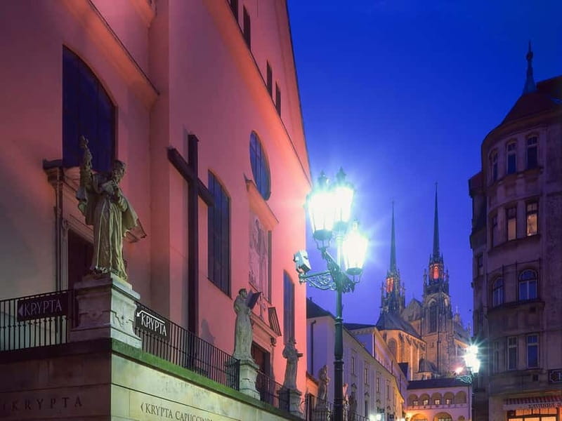Brno: Historic Downtown Walking Tour - New Town Hall, House of the Noblemen of Leipa, and St. James Church