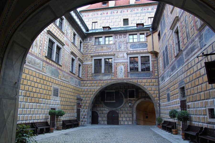 Český Krumlov: 2 Hour Private Walking Tour with Guide - Latrán and the old houses