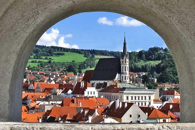 Cesky Krumlov Day Trip from Prague to Vilshofen - Walking into Cesky Krumlov’s historic center