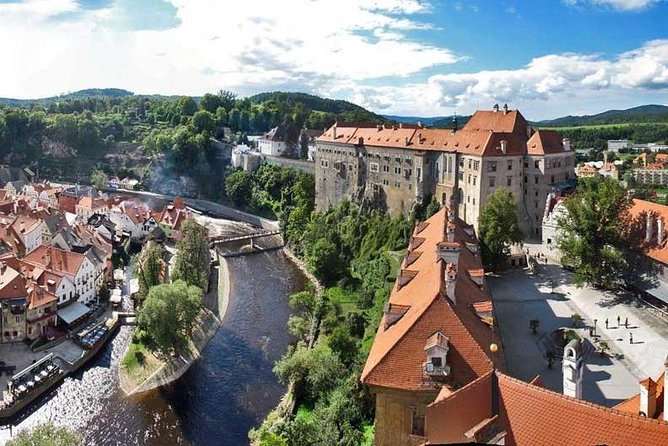 Cesky Krumlov Day Trip from Prague to Vilshofen - Comfort, walking, and weather