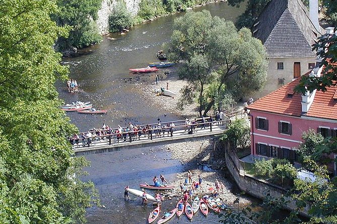 Cesky Krumlov Full day tour from Prague and back - What the guides add to the day