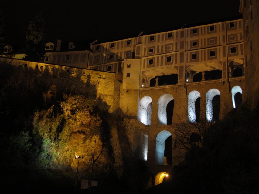 Český Krumlov: Night Walking Tour with a Professional Guide - Medieval lanes, old houses, and the castle quarter
