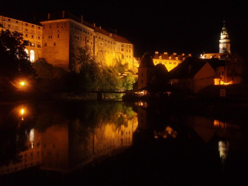 Český Krumlov: Night Walking Tour with a Professional Guide - Starting in the old town with a private guide