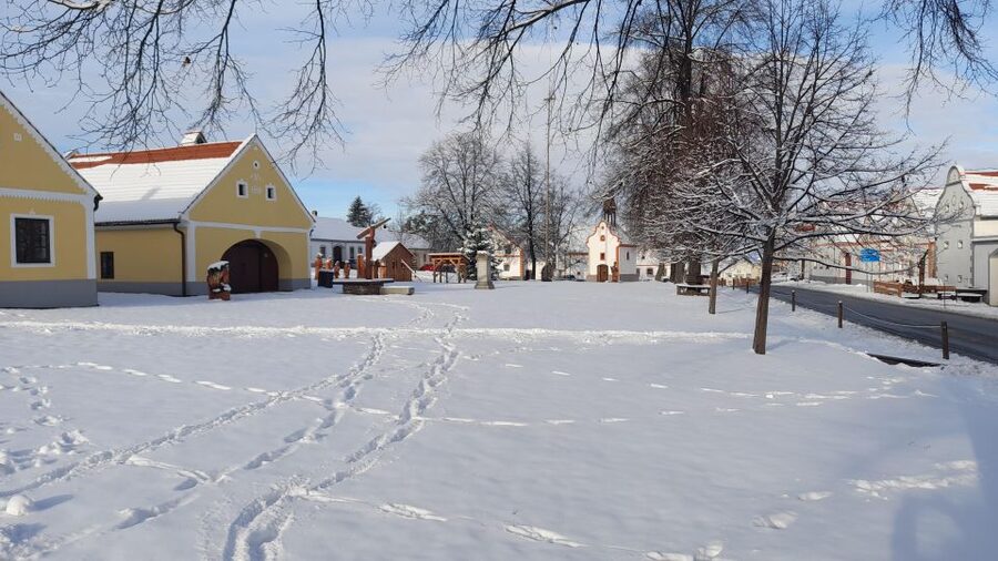 Cesky Krumlov Private Tour From Prague - Entering Cesky Krumlov’s hilly old town