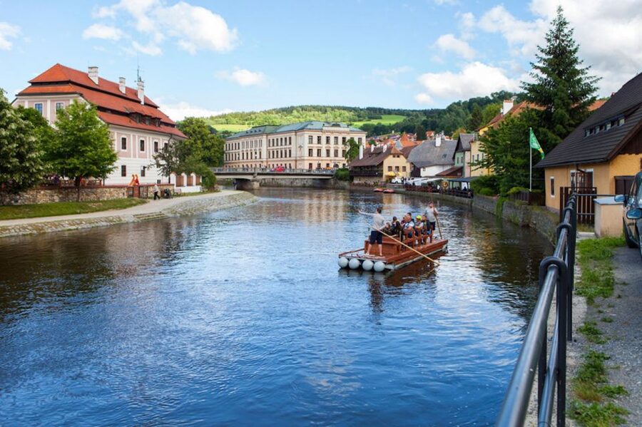Český Krumlov: Wooden Raft River Cruise - The best reasons to choose this raft cruise
