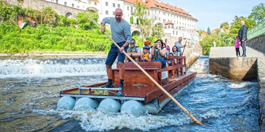 Český Krumlov: Wooden Raft River Cruise - Why the Vltava gives Krumlov a new face