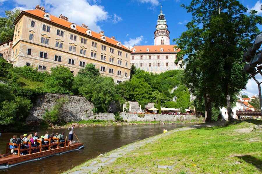 Český Krumlov: Wooden Raft River Cruise - Who will enjoy this most?