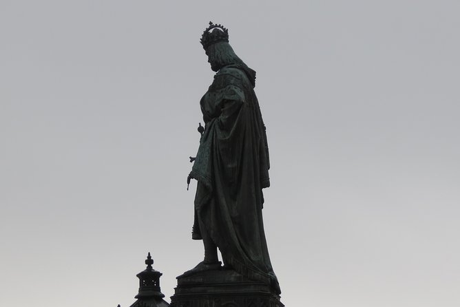 Charles Bridge and Prague Castle Walking Tour - A short look through Mala Strana