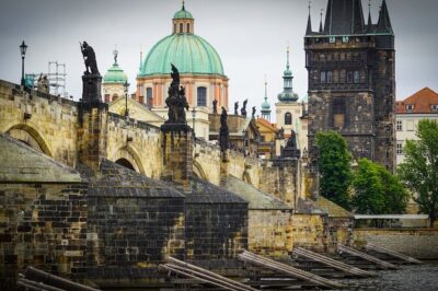 Charles Bridge: River Boat Cruise & Guided Tour ️with PragueWay