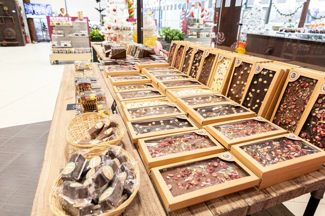 Chocotopia Visit + Workshop - Tasting five chocolate medal flavors