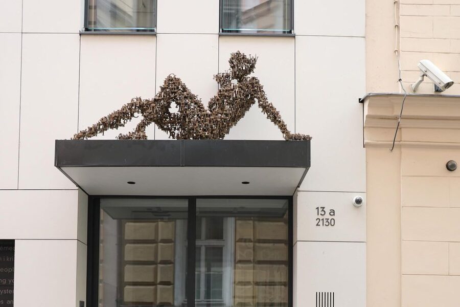 Contemporary art tour in Prague: the works of David Černý - Is $19 a fair price for 90 minutes?