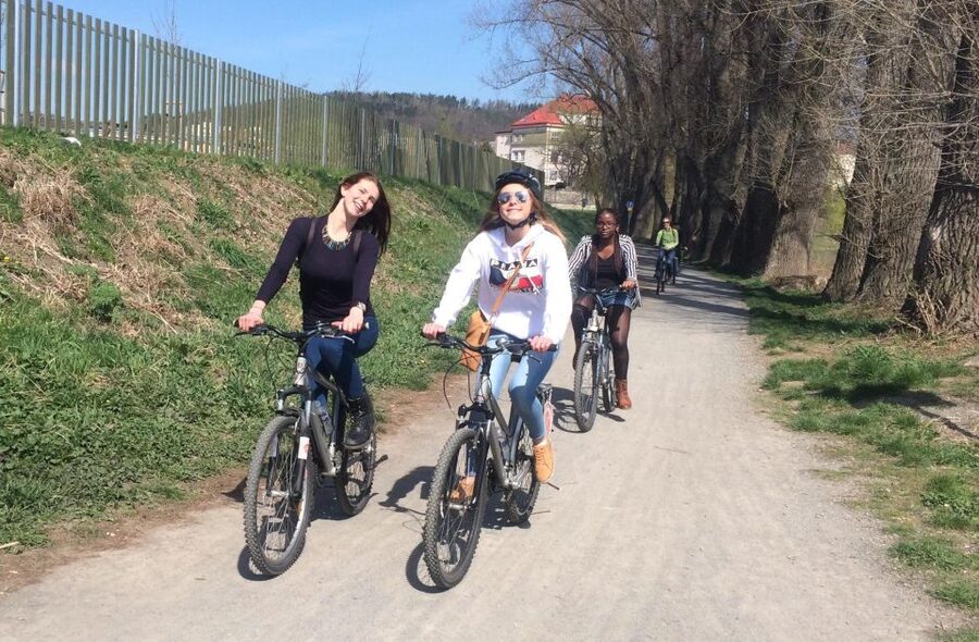 Coutryside bike tour to Karlstejn Castle. - Who should book this Karlstejn day trip