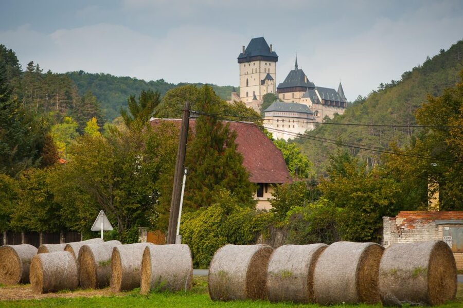 Coutryside e-bike tour to Karlstejn Castle - Who will enjoy this day most
