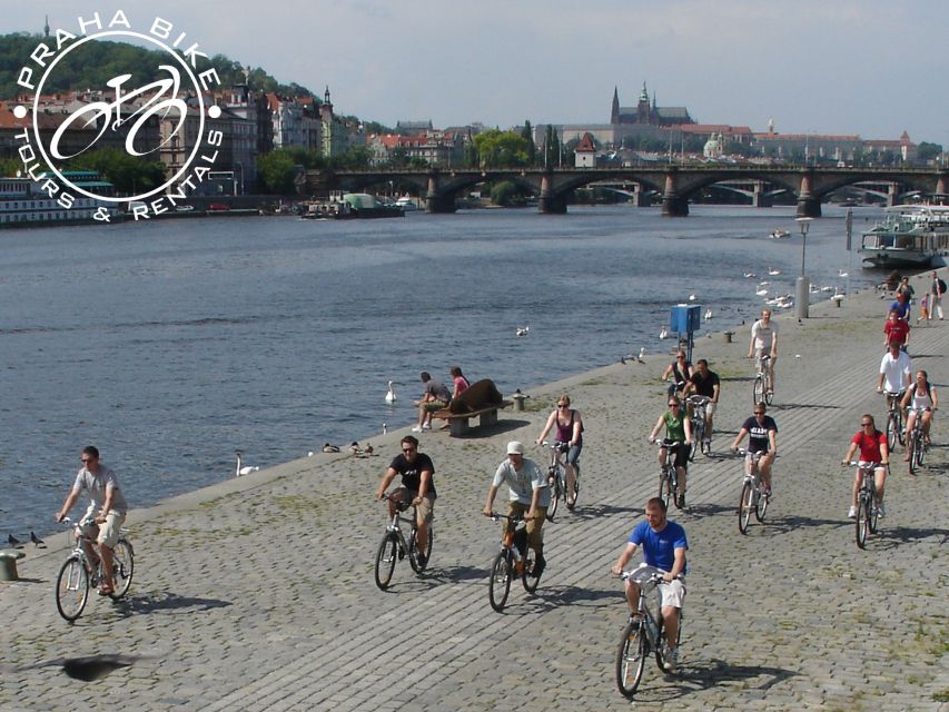 Coutryside e-bike tour to Karlstejn Castle - Following the Vltava and Berounka rivers