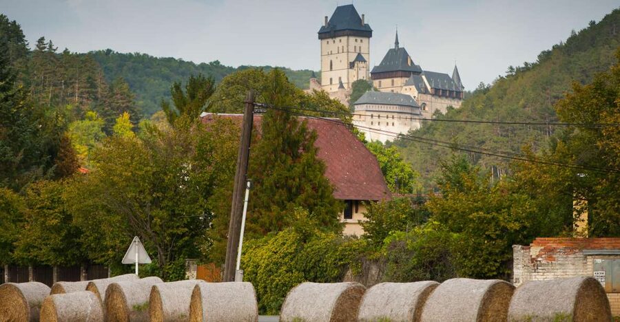 Coutryside e-bike tour to Karlstejn Castle - Starting near Old Town Square