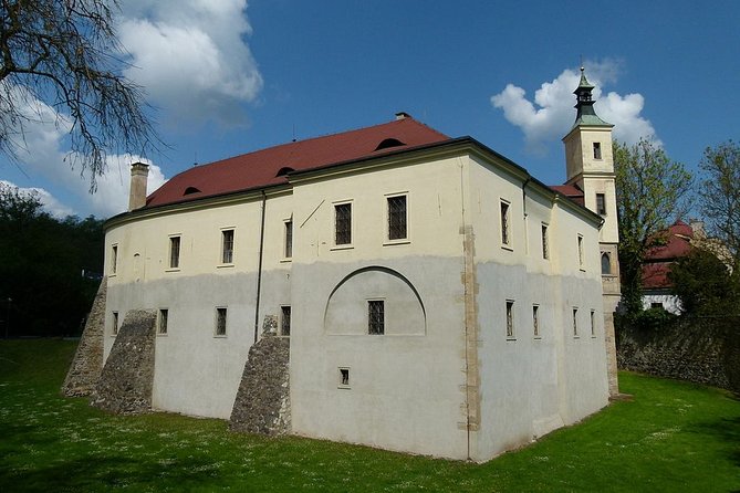 Czech Castles Scooter Tour for 1 day. The North Way. (audio guide) - Starting in Prague 8 at 9:00 a.m.