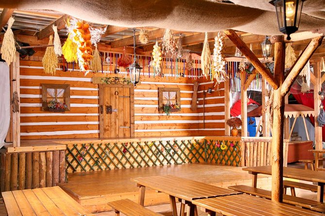 Czech Folklore Show with dinner and transfer - A four-course meal with plenty to drink