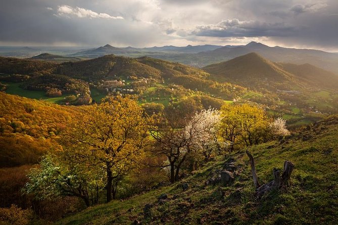 Czech garnet panning, scenic drive, farm & cheese, lunch & beer - Key points at a glance