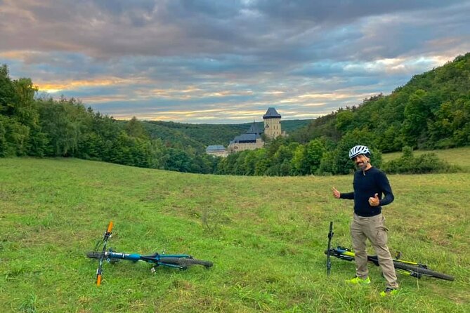 E Bike Day Trip I Visit a Roman Castle and Taste Craft Beer - The train back to Prague
