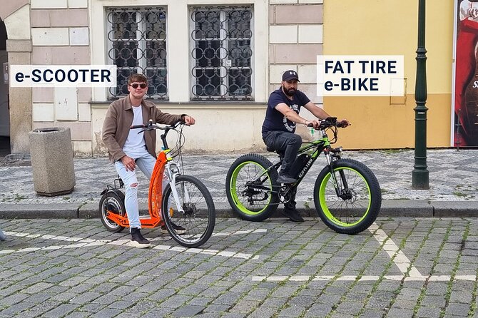 E-Bike, E-Scooter Viewpoint Fun Tour - Prague Castle from the main gate