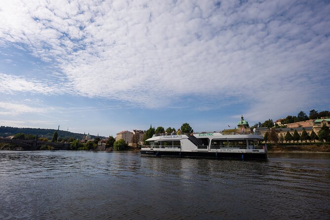 Evening Eco Cruise With a Glass of Prosecco in Bohemia - What the electric Marie d’Bohemia feels like