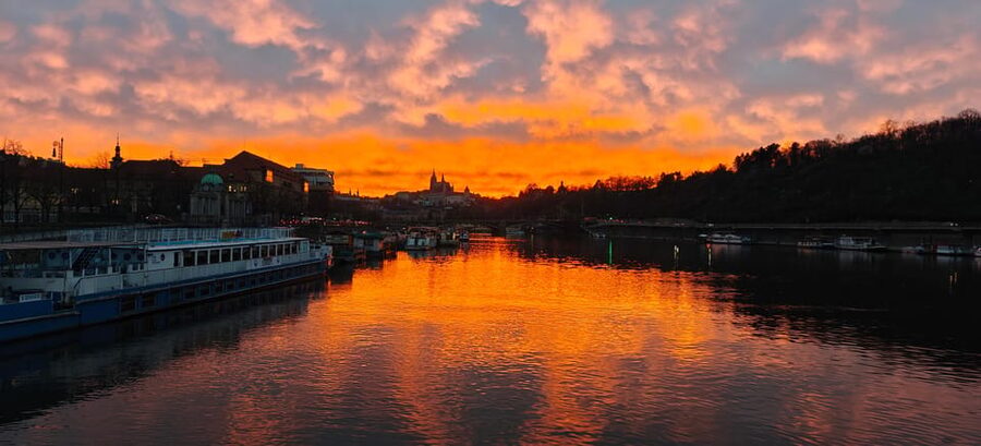 Exclusive Christmas cruise with Christmas Eve buffet - Prague Castle and the view toward Malá Strana