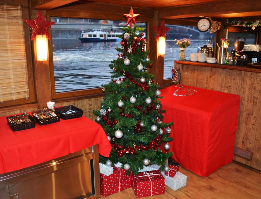 Exclusive Christmas cruise with Christmas Eve buffet - Who will enjoy this Christmas cruise?