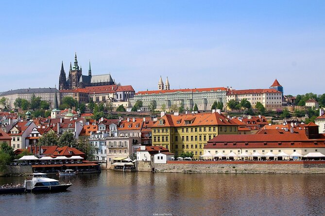 Explore the Historic Prague Castle: Private Half-Day Walking Tour - The guides make the difference