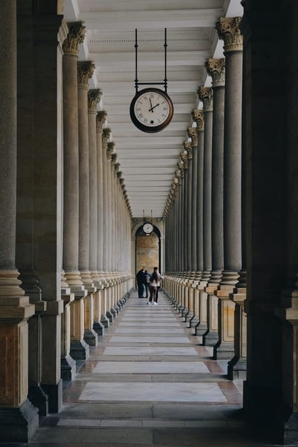 Famous Spa town Karlovy Vary & castle Loket from Prague - The guide makes the difference on a long day