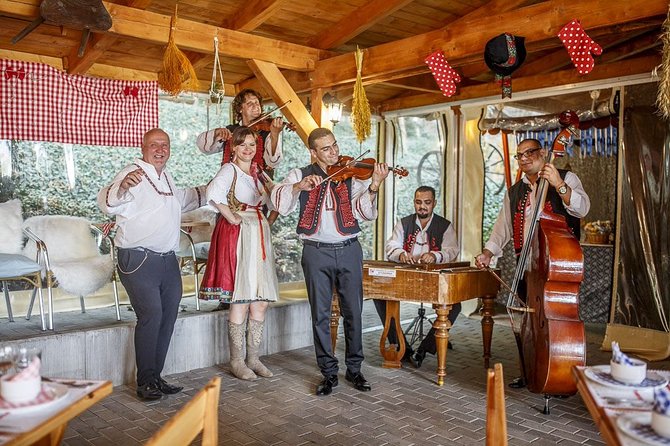 Folklore Dinner with Unlimited Drinks 4course Menu - What the Prague folklore evening is really like