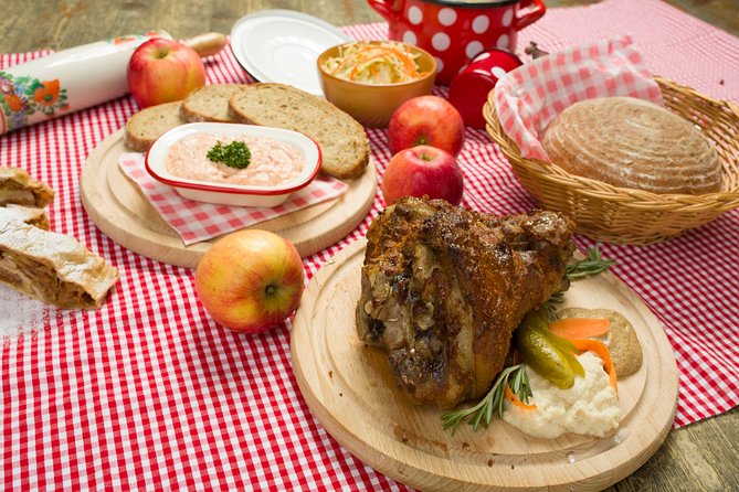 Folklore Dinner with Unlimited Drinks 4course Menu - Czech and Moravian music with audience participation
