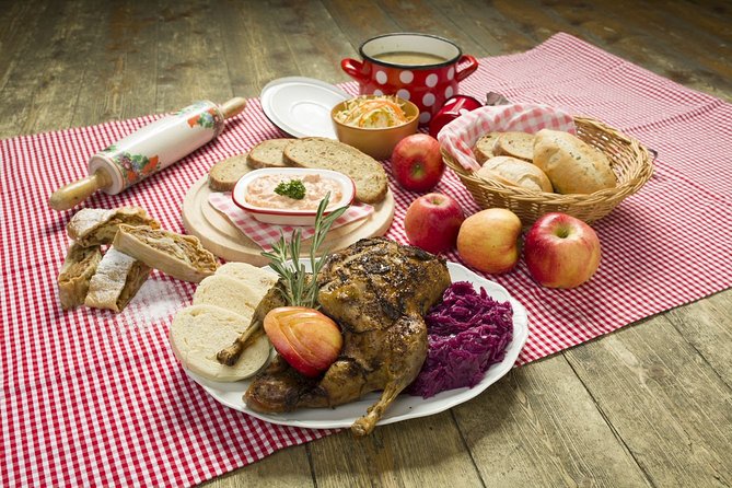 Folklore Dinner with Unlimited Drinks 4course Menu - A four-course meal with real choice
