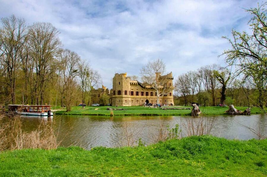 From Bratislava: Moravia: Lednice Castle and park - Optional Janův hrad extension