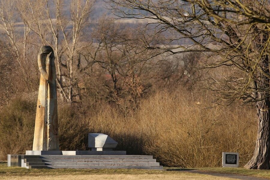 From Prague: All-inclusive Bus Tour to Terezin Memorial - How the guides shape the experience