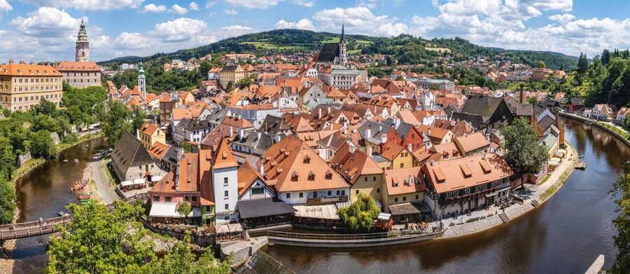 From Prague: Český Krumlov Full-Day Tour with Pickup - Crossing the river for lunch