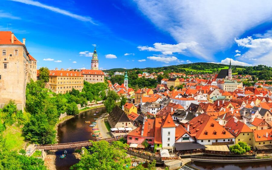 From Prague: Full-Day Trip to Český Krumlov - Guides who shape the experience