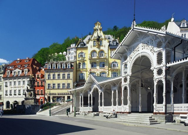 From Prague: Karlovy Vary Full-Day Tour - A 30-minute workshop and the Moser glass connection