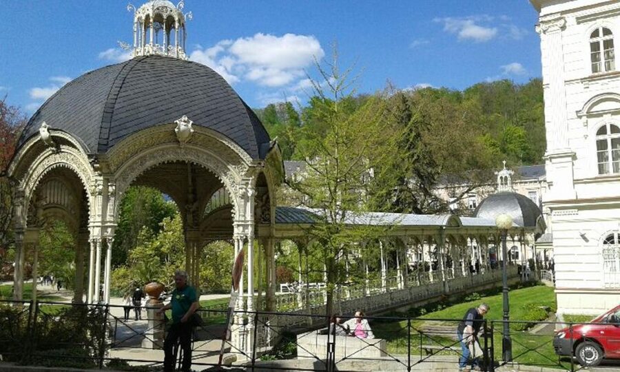 From Prague: Karlovy Vary Full-Day Tour - Lunch included, with less planning for you
