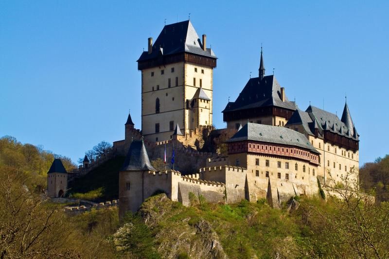 From Prague: Karlstejn Castle Skip-the-Line Ticket and Tour - The uphill approach to a hilltop castle