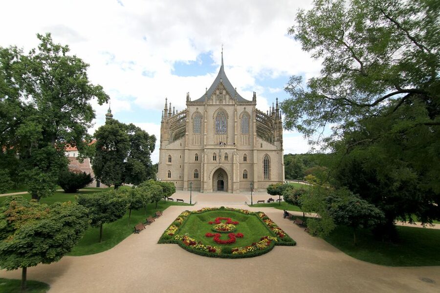 From Prague: Kutna Hora and Bone Chapel Tour - St. Barbara’s Church and Kutná Hora’s grand scale