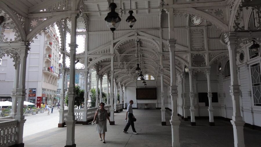 From Prague: Private Karlovy Vary & Crystal Factory Tour - Following the springs through Karlovy Vary