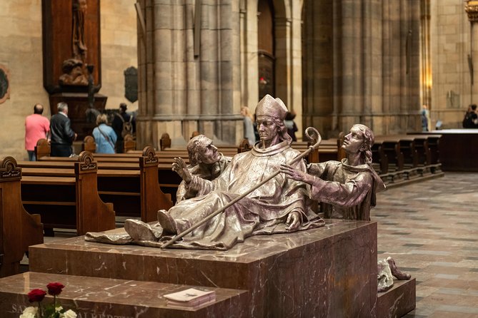 Full-Day Prague Tour with Prague Castle, Lunch and Vltava Cruise - Ending on the Vltava after a long day
